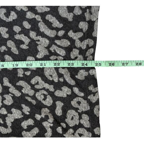 Old Navy Gray Cheetah Print V-Neck Sweater Womens Size M - Picture 6 of 7